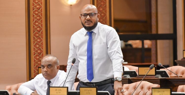 ދެ އިންތިޚާބު އެއް ދުވަހެއްގައި ބޭއްވުމުގެ ބަޙުސްގައި އެމްޑީޕީ ބަލިވެއްޖެ: ޝުޖާޢު 