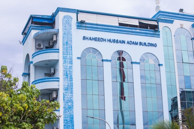 13 މީހުންނާއިއެކު ދަތުރުކުރި ބޯޓެއް އަޑިއަށް ގޮސް ދިވެއްސަކު ގެއްލިއްޖެ 