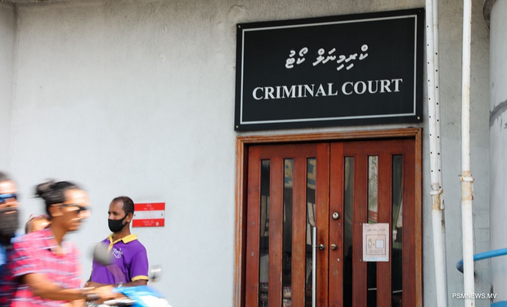 ކެމެރާ ލެންސަކާ ރޮލެކްސް ގަޑިއެއް ވަގަށް ނެގި މީހާގެ ބަންދަށް 10 ދުވަސް 