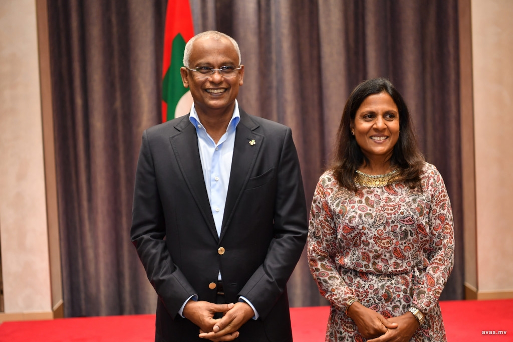 ޚުލާސާކޮށް އިއްޔެ: 5،600 ވޭޕް ކާޓްރިޖު އެތެރެކުރަން އުޅުނީ ކުރީގެ ފަސްޓް ލޭޑީ ފަޒުނާގެ އާއިލީ ކުންފުނީގެ ނަމުގައި