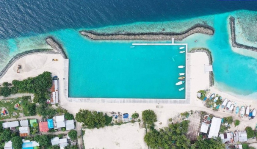 ބަގީއަކަށް އަރައި ދުއްވަން އުޅުނު ކުޑަކުއްޖަކު މޫދަށް ވެއްޓި ނިޔާވެއްޖެ