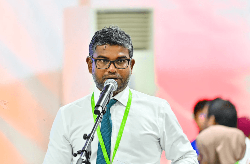 ޕާޓީ ބަދަލުކުރުމުން ވ. ތިނަދޫ ކައުންސިލް ރައީސްގެ ގޮނޑި ގެއްލިއްޖެ