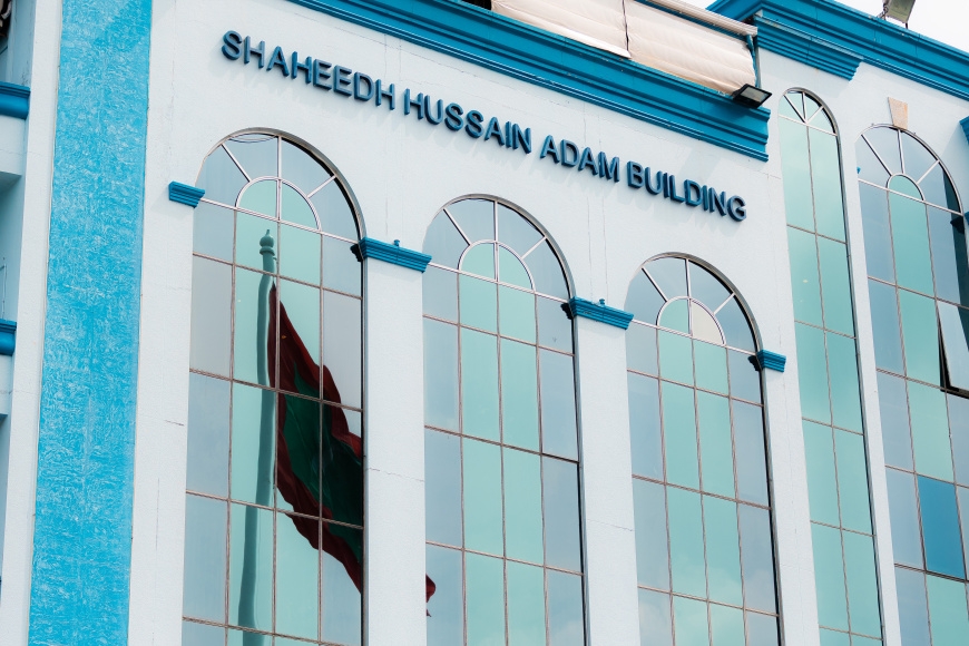ޑްރަގް ފޮރުވާފައި ހުރި ދެ ސައިކަލުގެ ދެ ތަޅުދަނޑި ފެނުނީ ތުހުމަތުވާ މީހާގެ ފުރަގަސްފަރާތުން