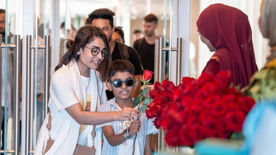 މިމަހު 25 ވަނަ ދުވަހު 7 ހާހަށްވުރެ ފަތުރުވެރިން ރާއްޖެ އައި، ޖުމްލަ ނަމްބަރު 1.2 މިލިއަނަށް އަރައިފި